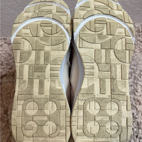 Nike Women's Air Max Pink, sz 8.5 - Picture 8 of 10